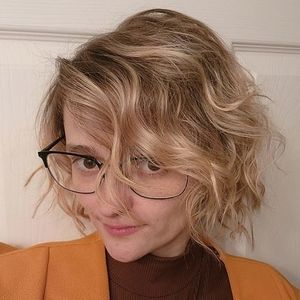 Meet your Posher, Olivia